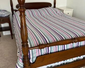 antique double poster bed