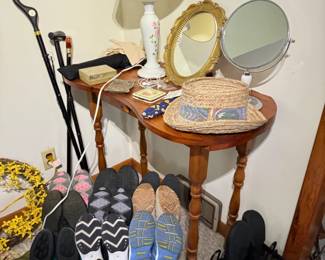 Accent tables in Amherst, Massachusetts