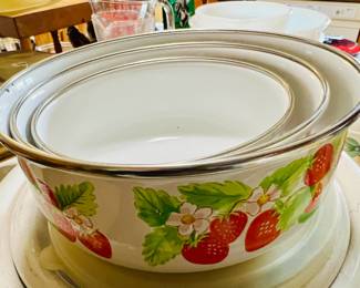 Kobe Kitchen Strawberry enamel storage bowls set of 3