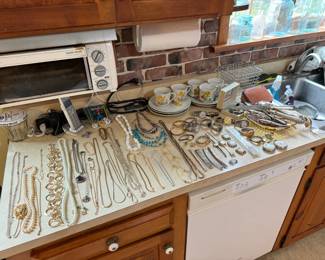 Costume jewelry featuring vintage & contemporary necklaces, bracelets, rings, earrings, pendants, brooches & more