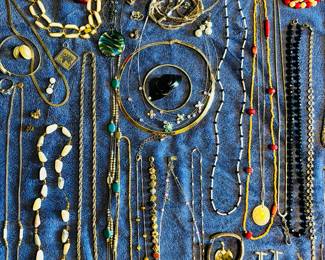 Costume jewelry featuring vintage & contemporary necklaces, bracelets, rings, earrings, pendants, brooches & more