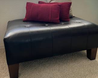 Ottoman/Bench, Decorative Pillows