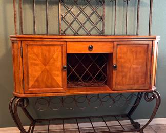 Hutch/Buffet w Wine and Glass Storage 