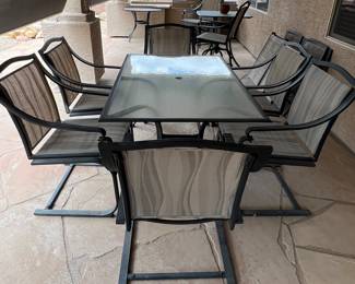 Patio Table w 6 Chairs 