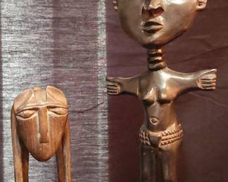  019 Elongated Wooden Sculptures