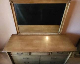 Bassett Furniture Industries Dresser With Mirror 