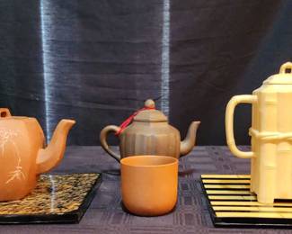 Set Of 4 Vintage Tea Pots With 2 Trays 