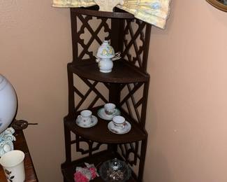 Wood Corner Standing shelf