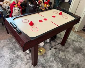 Air hockey table