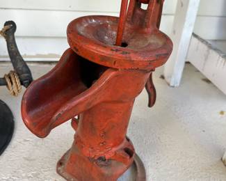 Antique cast iron Well hand water pump