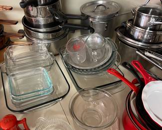 Many pyrex dishes