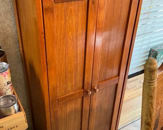 Kitchen storage cabinet