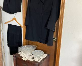 This is a 3 piece Victorian man's suit in excellent condition.