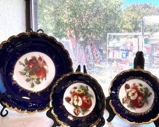 This sale has 7 pieces of Empire chuina.