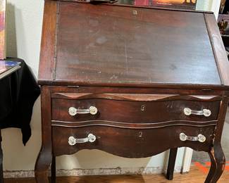 We thought you might like to see the sweet secretary with its work surface closed to show off its great vintage hardware. (24w x 16d x 23 h)