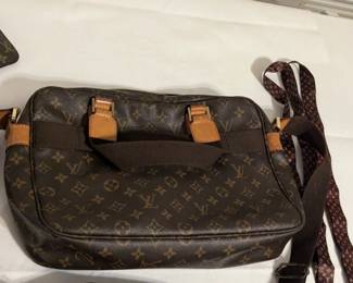 Louis Vuitton bag
Made in France date code is RC4098
$800 firm (excluded from discount days) but we will take offers