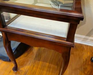 Vitrine table