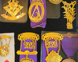 Assortment of Masonic badges in 14 14k, and 14k with 10 kt tops