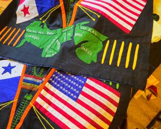 Two molas featuring the US and Panama flags.