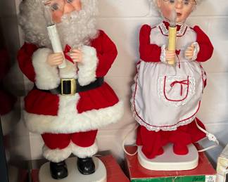 Santa and Mrs. Claus moving large figures