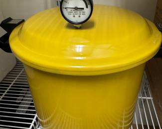 Yellow pressure cooker 