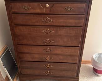 Traditional talk dresser