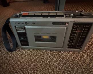 Vintage GE portable cassette player radio