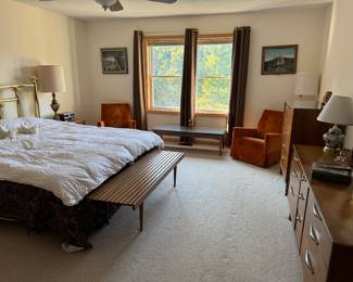 The biggest bedroom full of vintage!