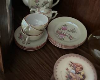 Child’s tea set, Hummel plate