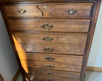 Traditional dresser
