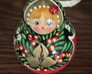 Small Russian nesting dolls