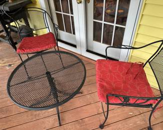 Lovely outdoor table and chairs set
