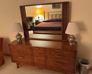 Vintage Lane Perspectia lowboy with mirror and marbled lamps