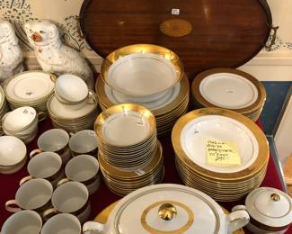 Murfield #9136 Magnificence china service 