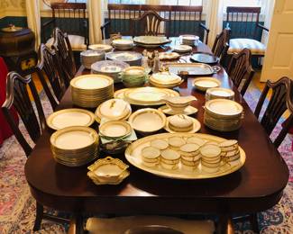 Find ca. 1940 mahogany dining table & 8 chairs