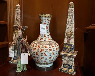 United Wilson obelisk pair, Famille Rose bats vase