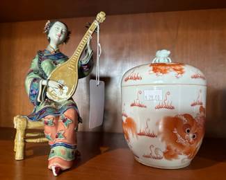 Chinese wucai porcelain ceramic figurines