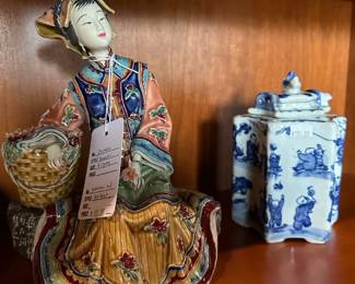 Chinese wucai porcelain ceramic figurines