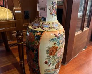 Famille Rose style vase