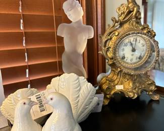 Lladro Doves, Desna Torso Statue