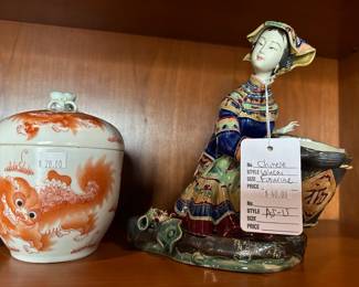 Chinese wucai porcelain ceramic figurines