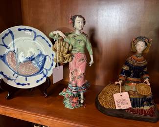 Chinese wucai porcelain ceramic figurines