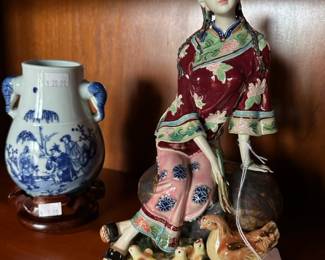 Chinese wucai porcelain ceramic figurines