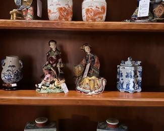 Chinese wucai porcelain ceramic figurines