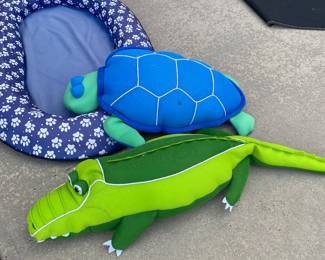 Pet floating equipment.