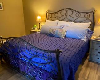 King size adjustable bed.