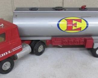 Ertl Toys Gas Truck & Trailer