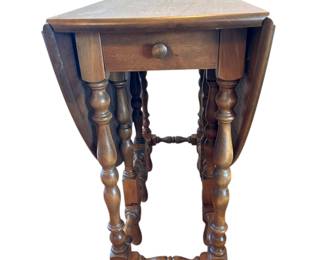 Antique oval drop leaf table