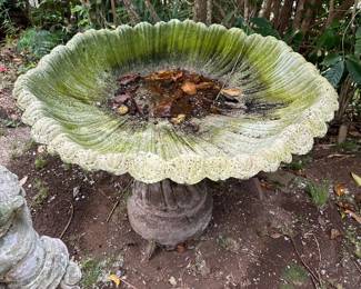 TTT060- Cement Bird Bath 