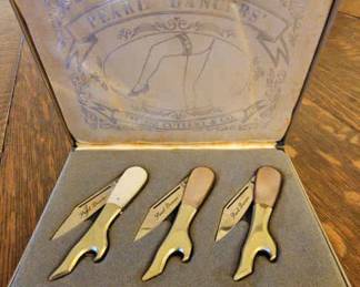 TTT467-Cool Collectible Vintage Boxed Set Of Pearl Dancers Pocket Knives 